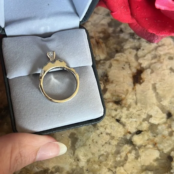 Princess cut. Diamond. Engagement Ring - Picture 11 of 16